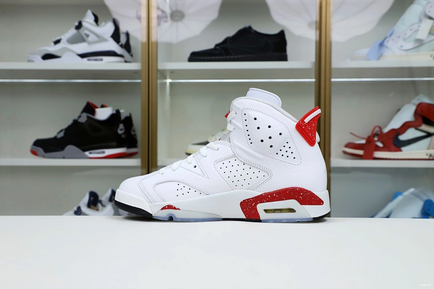 RED AIR JORDAN 6 OREO 0730